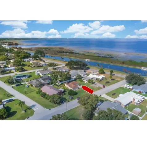 12 Delaware Avenue St Cloud FL 34769