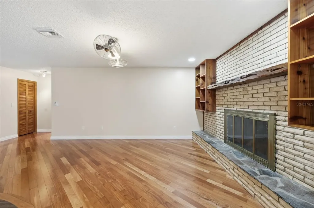 8123 River Country Drive Weeki Wachee FL 34607