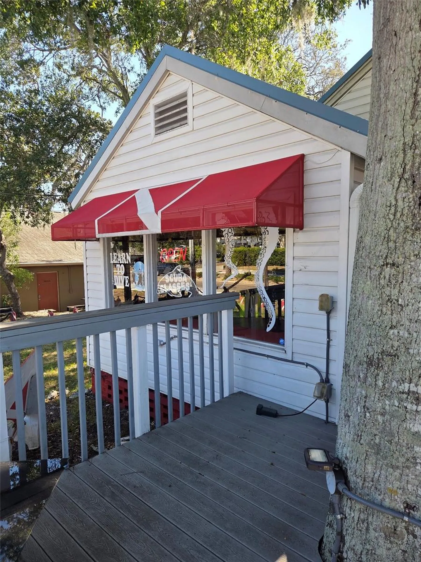 528 E Tarpon Avenue Tarpon Springs FL 34689
