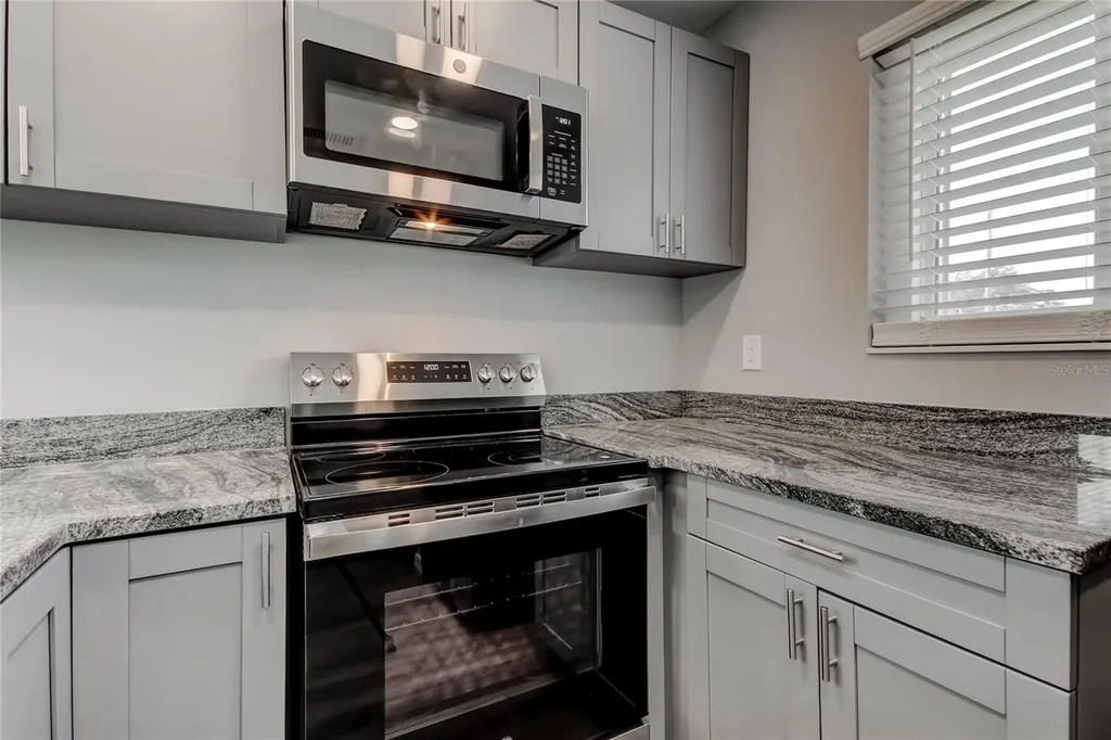39132 County Road 54 Zephyrhills FL 33542
