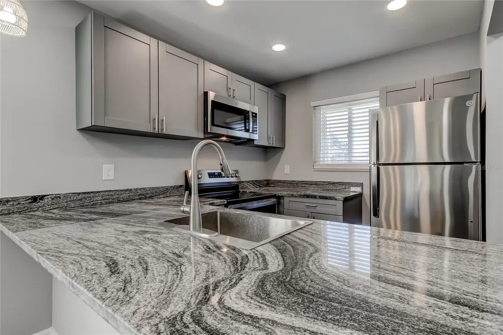 39132 County Road 54 Zephyrhills FL 33542