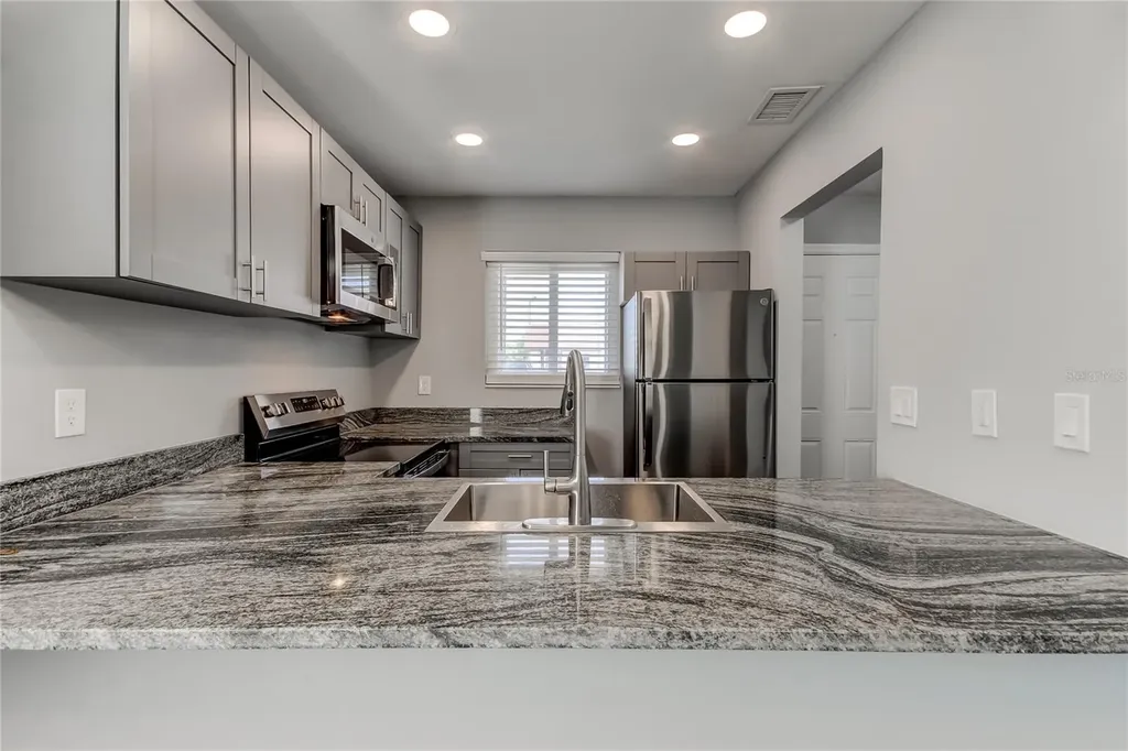 39132 County Road 54 Zephyrhills FL 33542