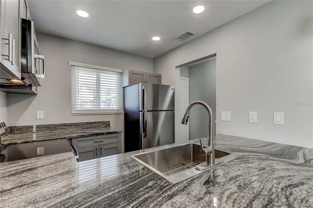39132 County Road 54 Zephyrhills FL 33542