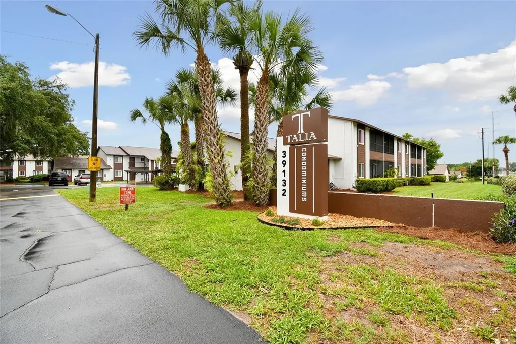 39132 County Road 54 Zephyrhills FL 33542