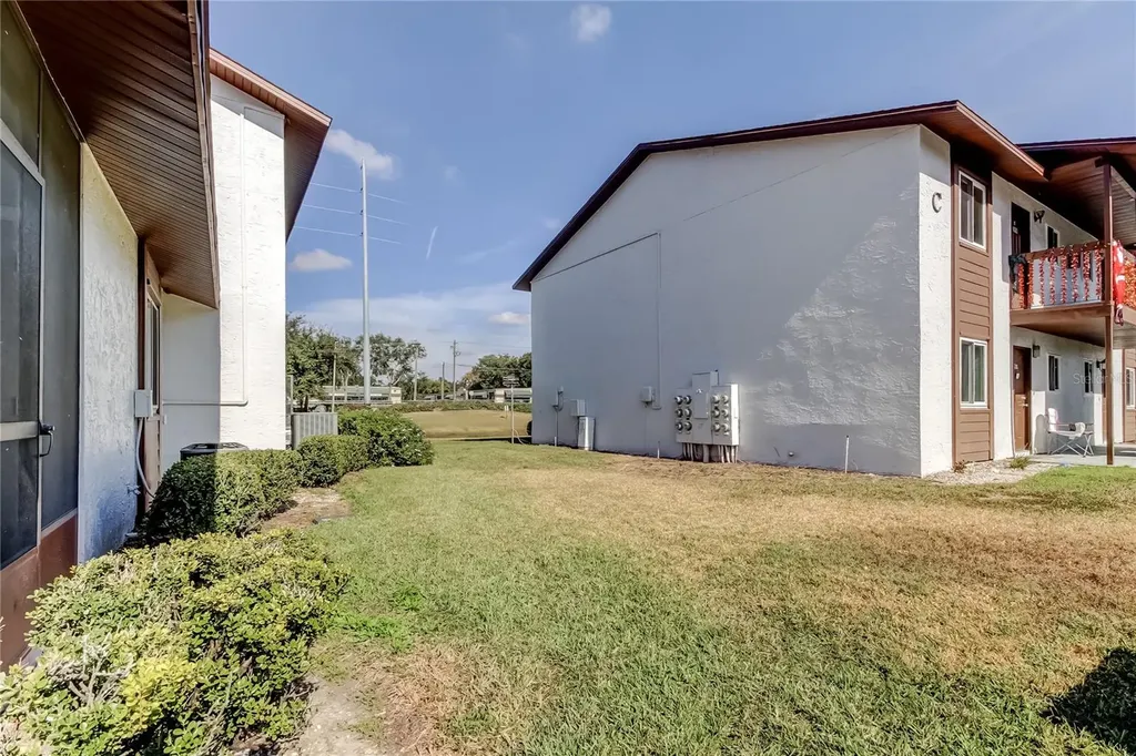39132 County Road 54 Zephyrhills FL 33542