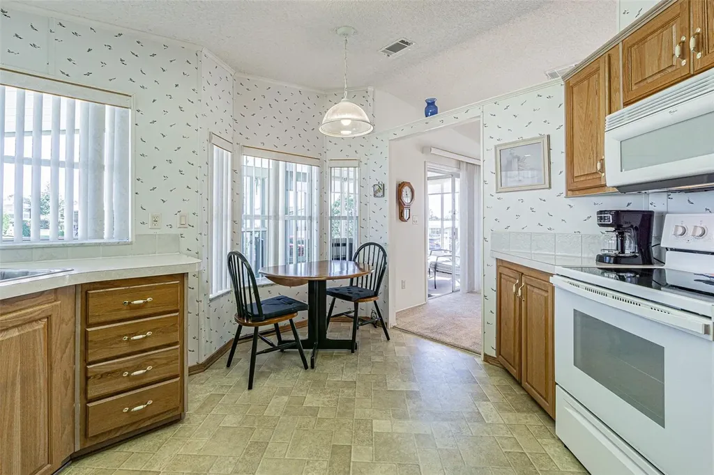 37416 Neukom Avenue Zephyrhills FL 33541