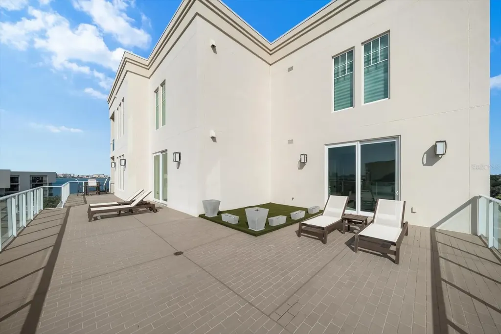 8 Palm Terrace Belleair FL 33756