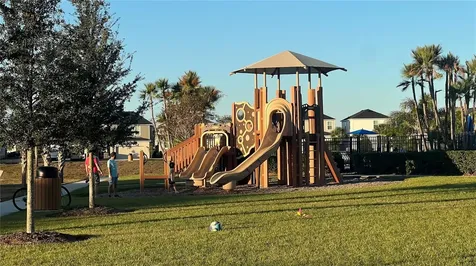 692 Stoney Point Circle Davenport FL 33896
