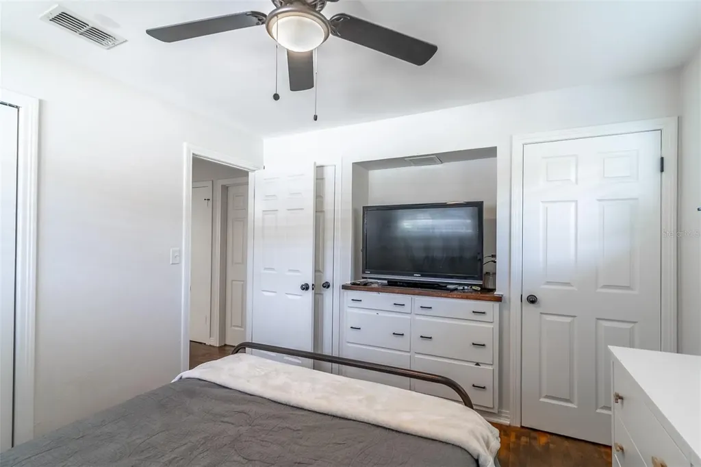 1237 W Voorhis Avenue Deland FL 32720