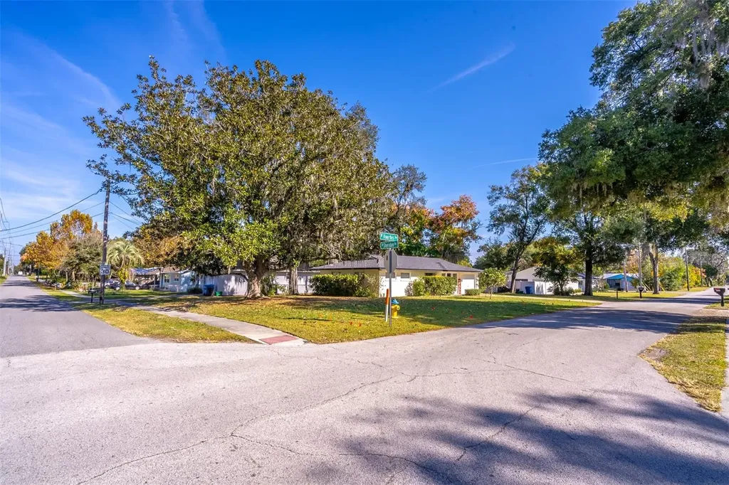 1237 W Voorhis Avenue Deland FL 32720
