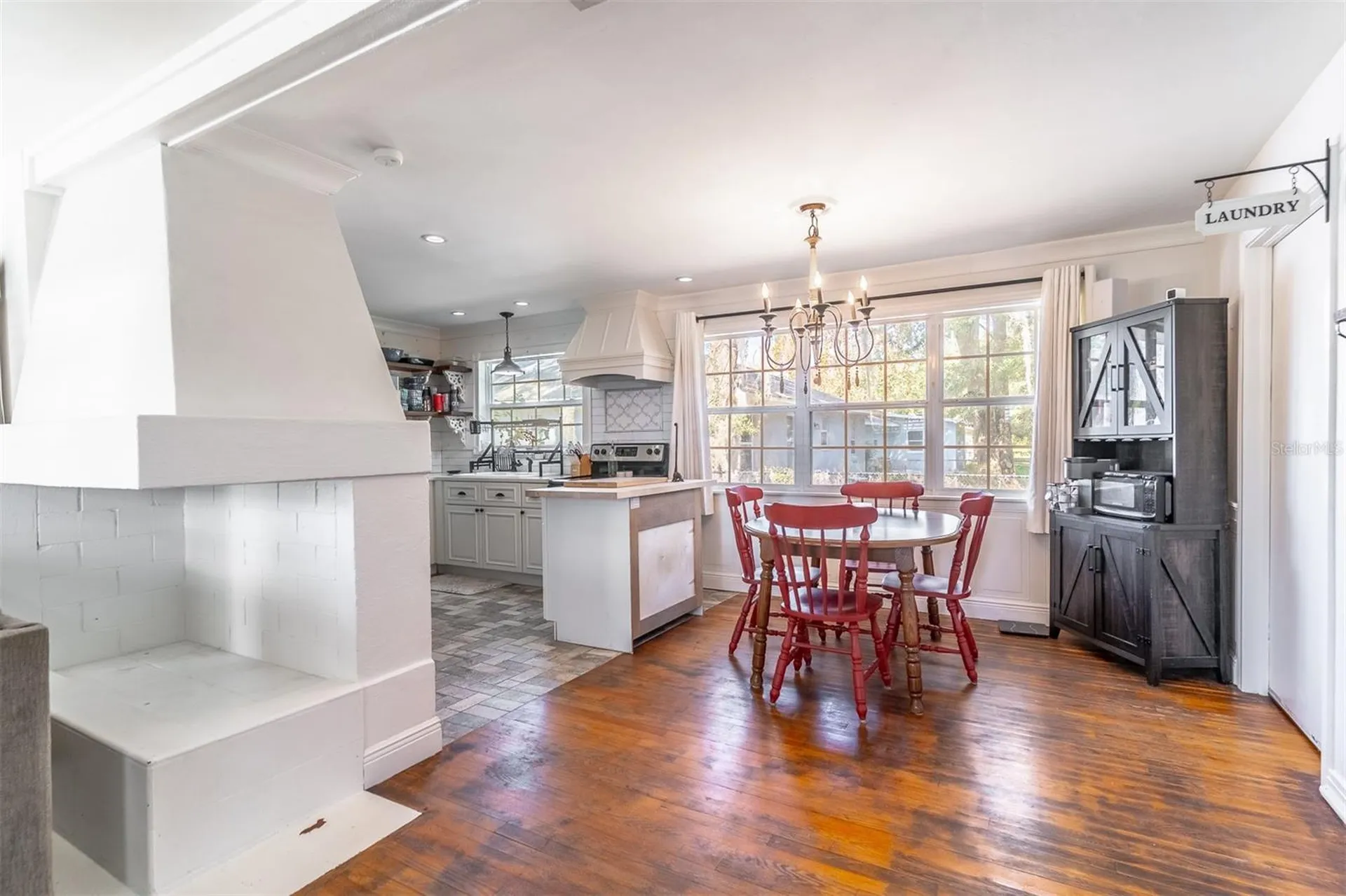 1237 W Voorhis Avenue Deland FL 32720