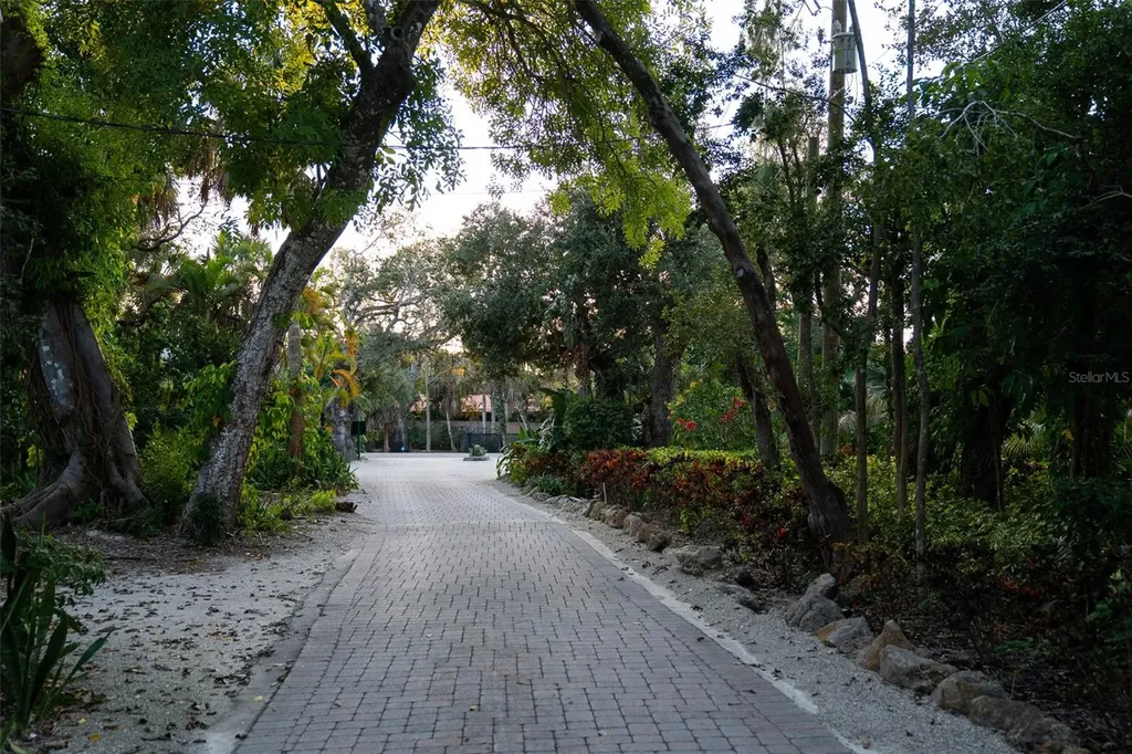 1290 Hidden Harbor Way Sarasota FL 34242