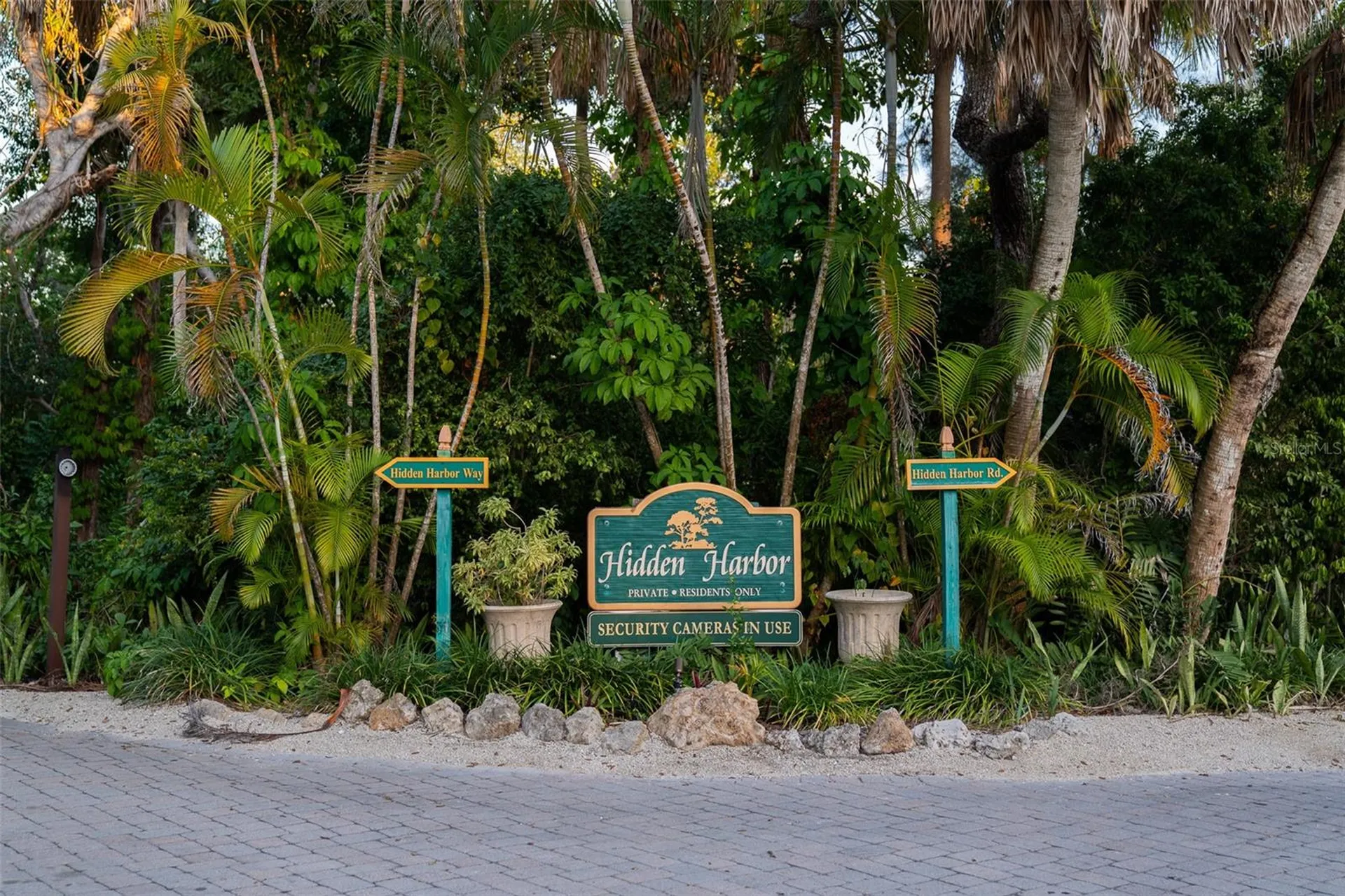 1290 Hidden Harbor Way Sarasota FL 34242