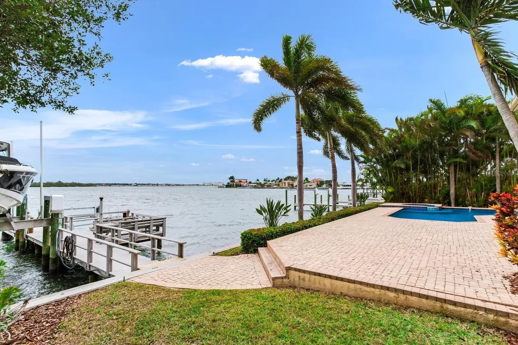 17371 Kennedy Drive North Redington Beach FL 33708
