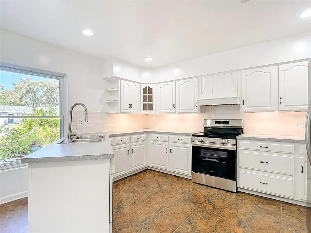 1133 Burke Avenue Dunedin FL 34698