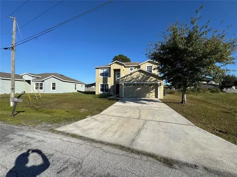 681 Basingstoke Court Kissimmee FL 34758