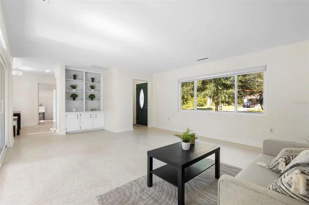 353 Lake Crescent Drive Debary FL 32713
