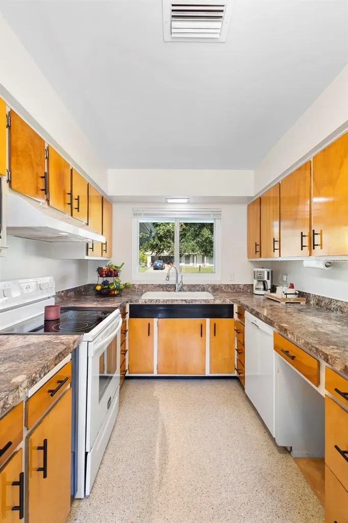 353 Lake Crescent Drive Debary FL 32713