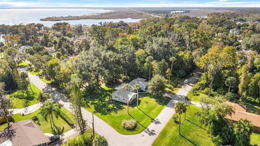 353 Lake Crescent Drive Debary FL 32713