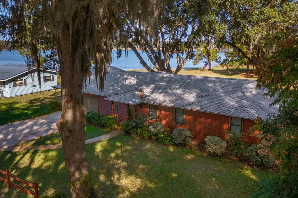 7915 Breezy Point Road W Melrose FL 32666
