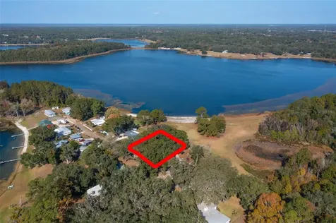 7915 Breezy Point Road W Melrose FL 32666