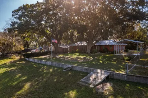 7915 Breezy Point Road W Melrose FL 32666