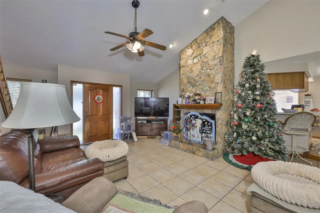 411 SW 12th Street Ruskin FL 33570