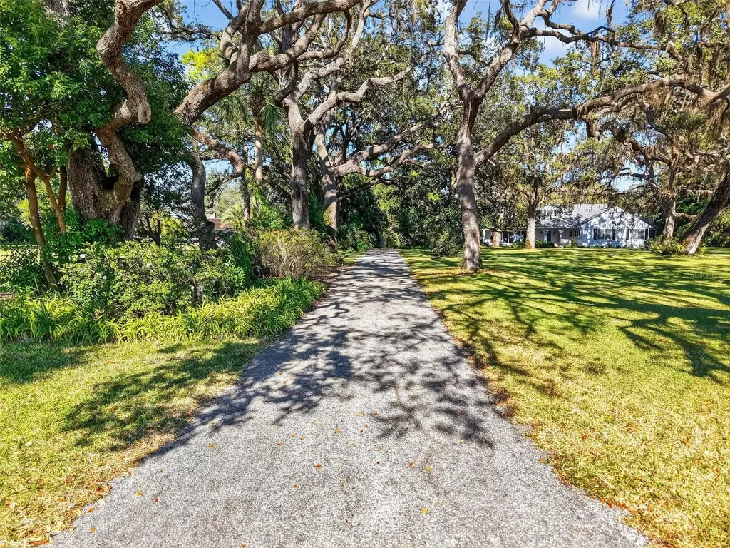9345 Silver Lake Drive Leesburg FL 34788