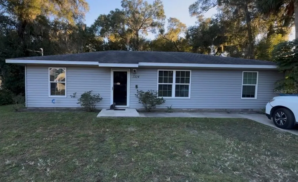 1304 E Carolina Avenue Deland FL 32724