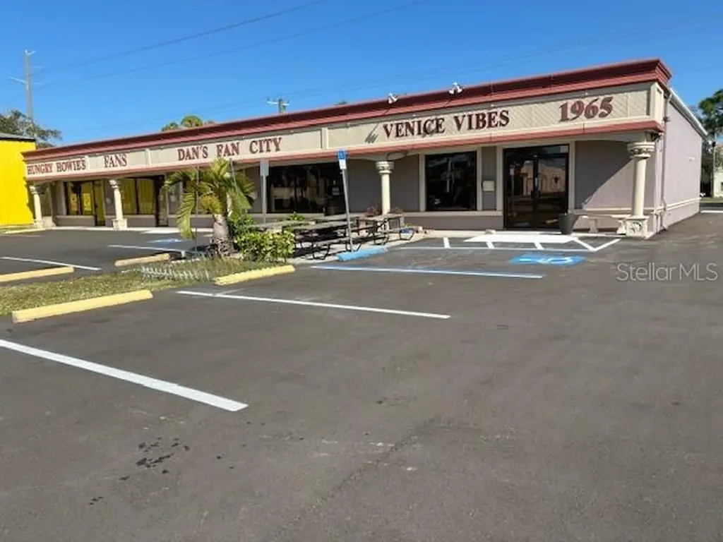 1965 S Tamiami Trail S Venice FL 34293