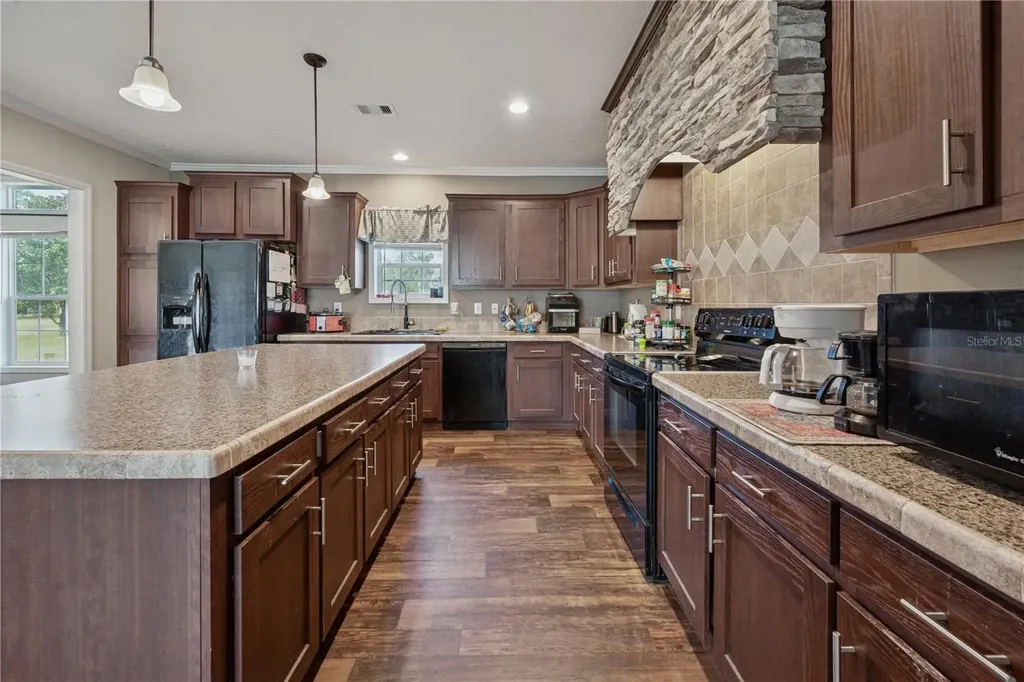 129 Perry Road Hawthorne FL 32640