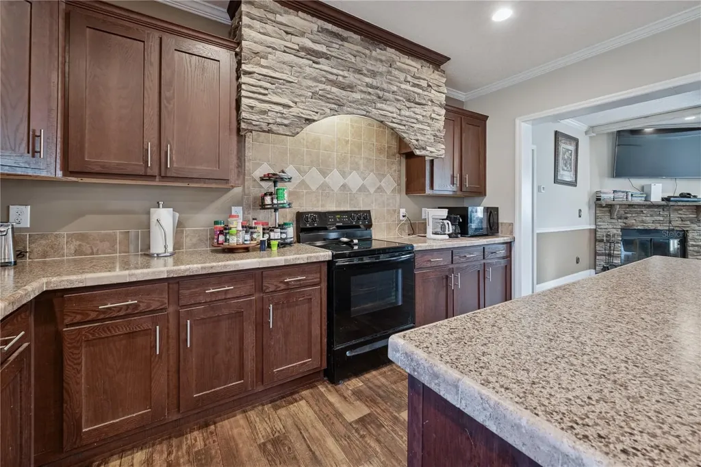 129 Perry Road Hawthorne FL 32640