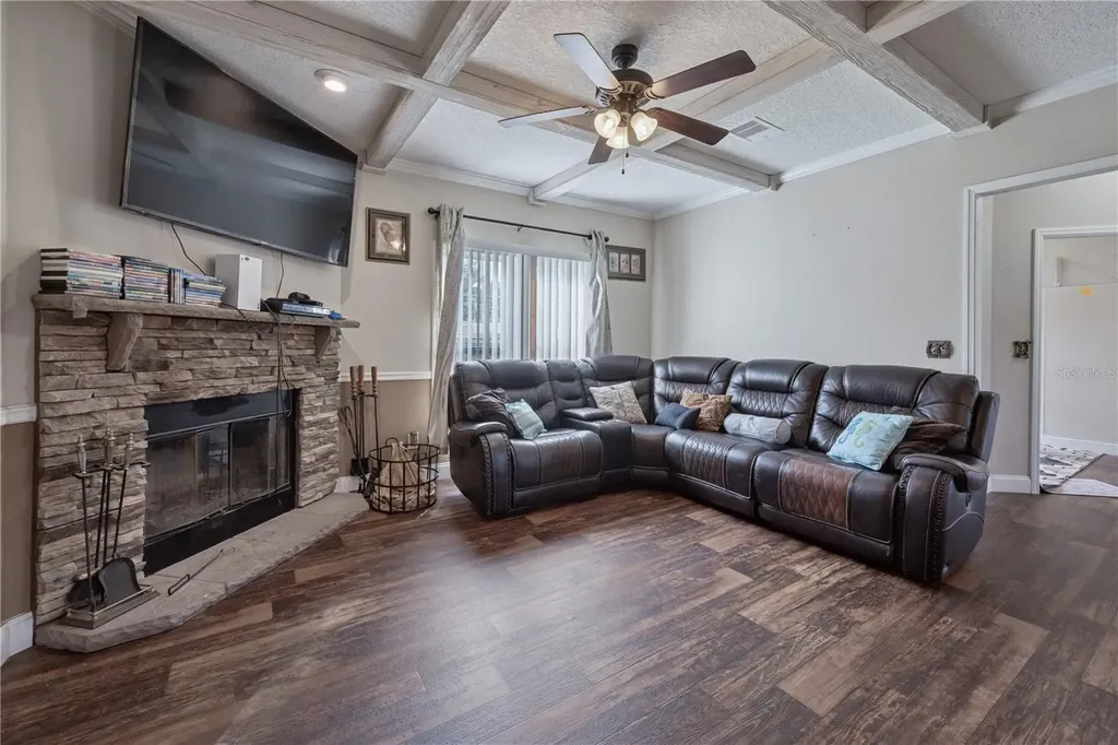 129 Perry Road Hawthorne FL 32640