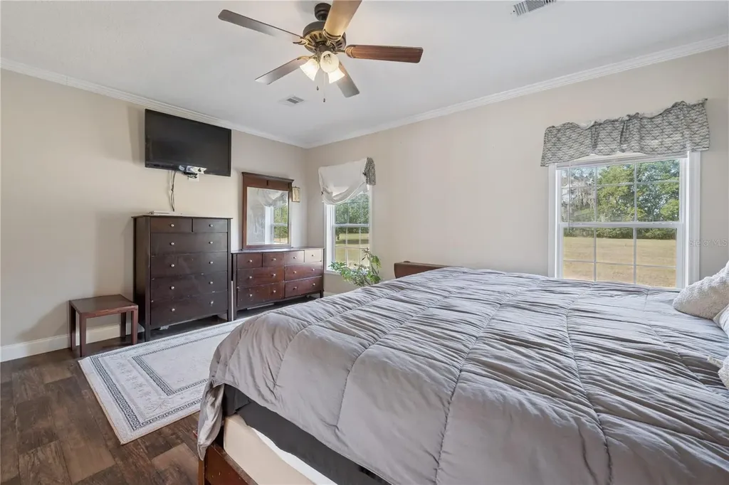 129 Perry Road Hawthorne FL 32640