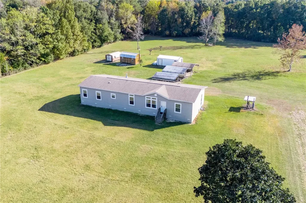129 Perry Road Hawthorne FL 32640