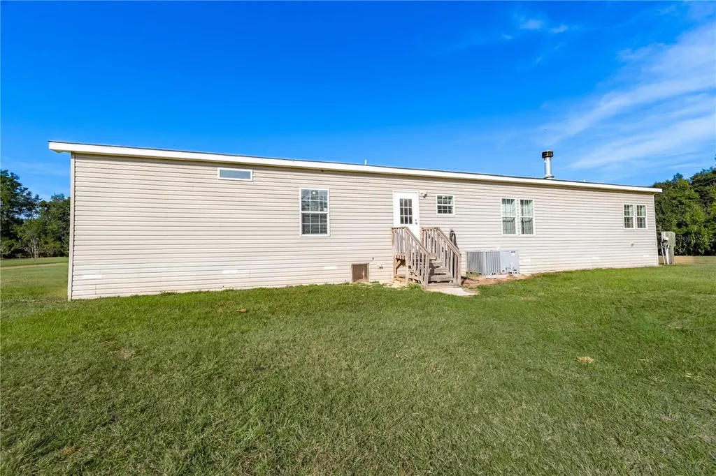 129 Perry Road Hawthorne FL 32640