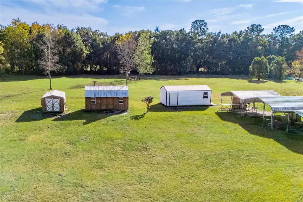 129 Perry Road Hawthorne FL 32640
