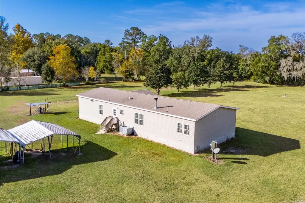 129 Perry Road Hawthorne FL 32640