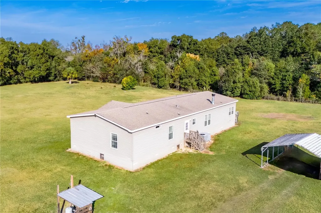 129 Perry Road Hawthorne FL 32640