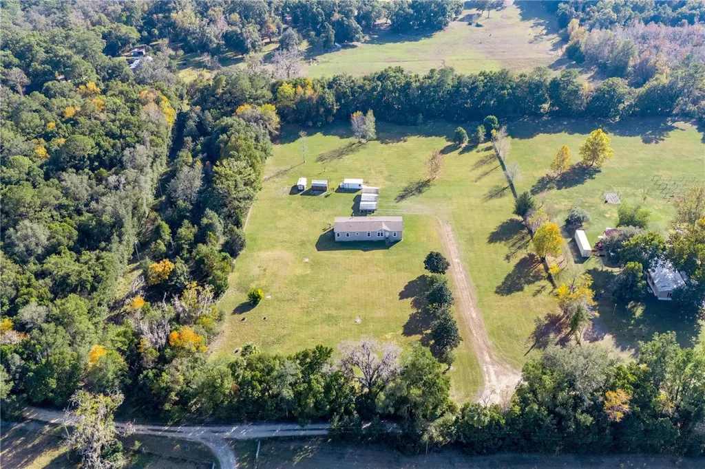 129 Perry Road Hawthorne FL 32640