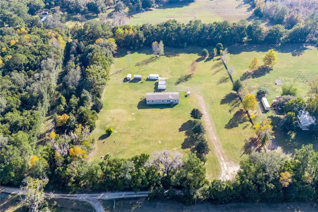 129 Perry Road Hawthorne FL 32640
