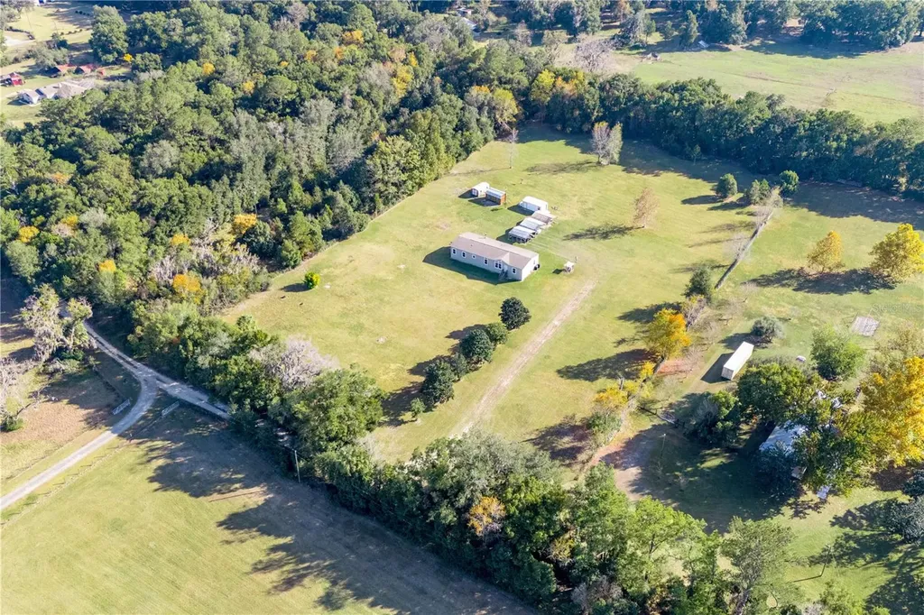 129 Perry Road Hawthorne FL 32640