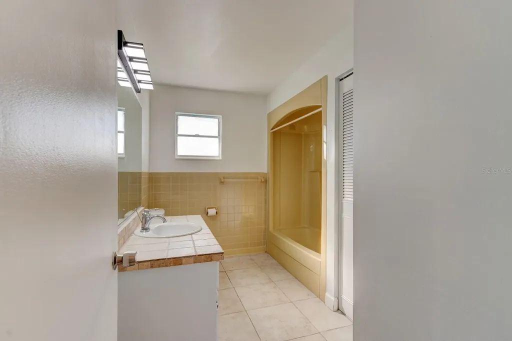 922 Locust Street New Smyrna Beach FL 32169