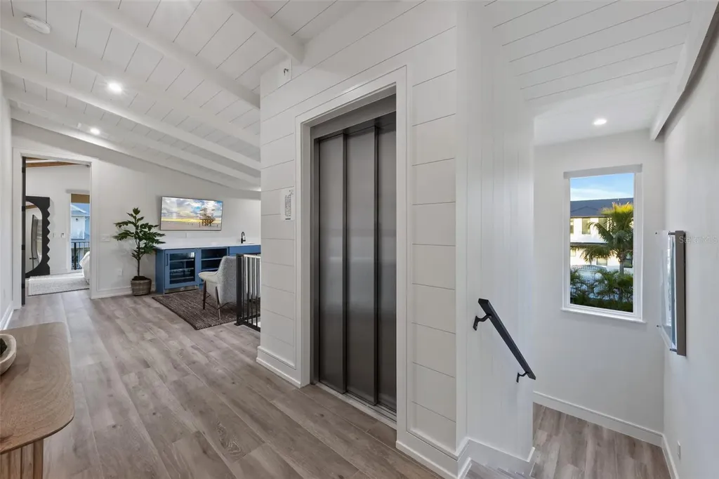 150 Grant Drive Sarasota FL 34236