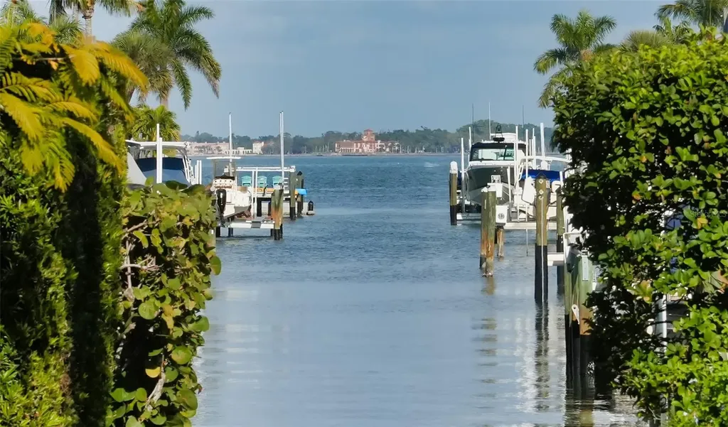 1050 Bogey Lane Longboat Key FL 34228