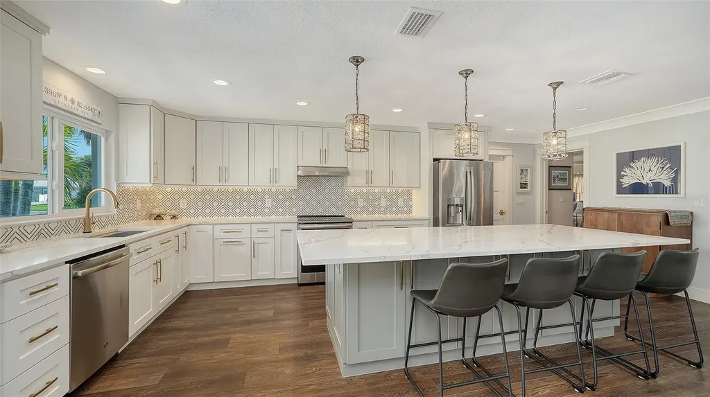 1050 Bogey Lane Longboat Key FL 34228