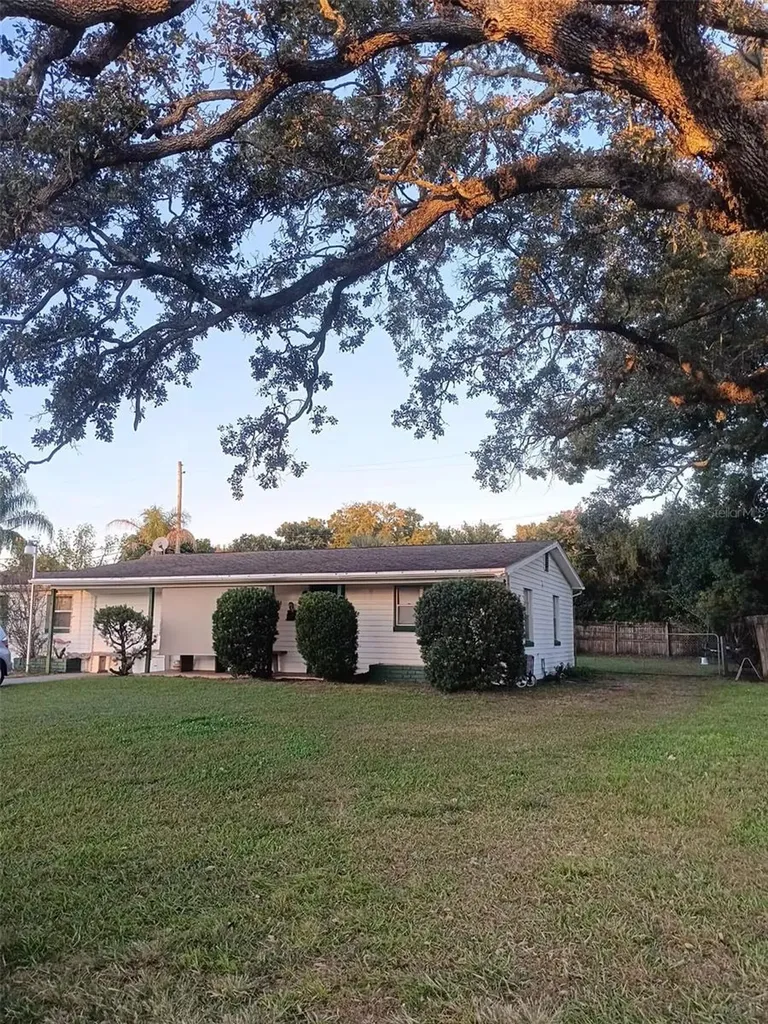 4245 Edgewater Drive Orlando FL 32804