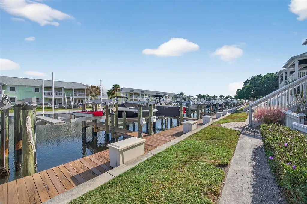 4872 Beach Drive SE St Petersburg FL 33705
