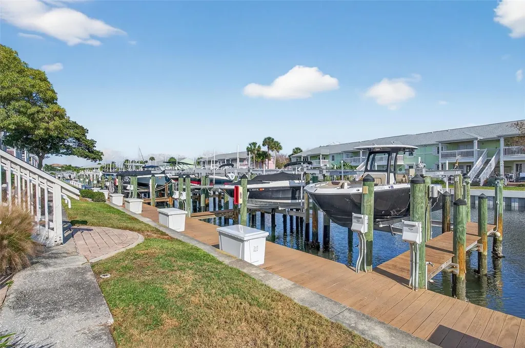 4872 Beach Drive SE St Petersburg FL 33705