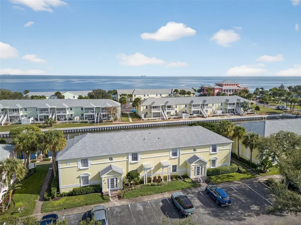 4872 Beach Drive SE St Petersburg FL 33705